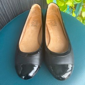 Naturalizer Comfy Black Flats